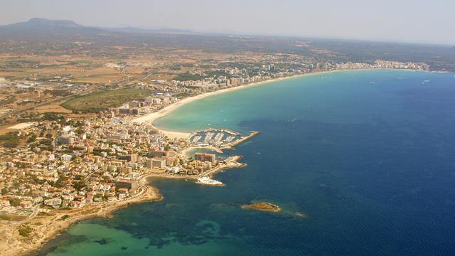 Volunteer your Brand Design skills in Spain to support Sustainable Cities and Communities